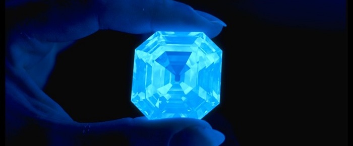 Portuguese-Diamond-Photo-by-Chip-Clark-feature.jpg